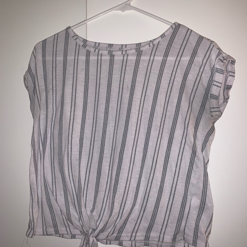 White and striped Short sleeve tee